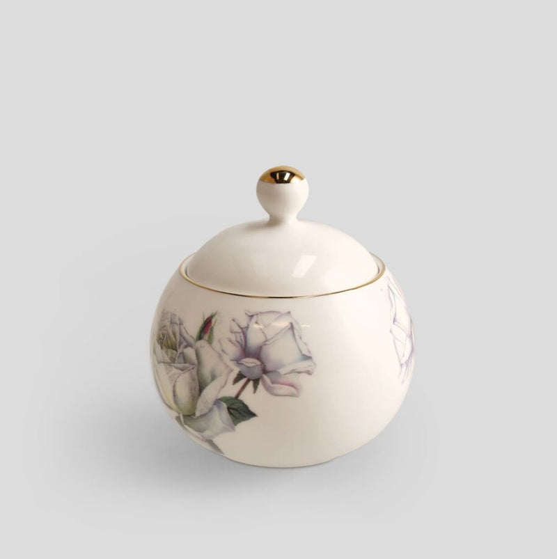 Biela porcelánová cukornička.