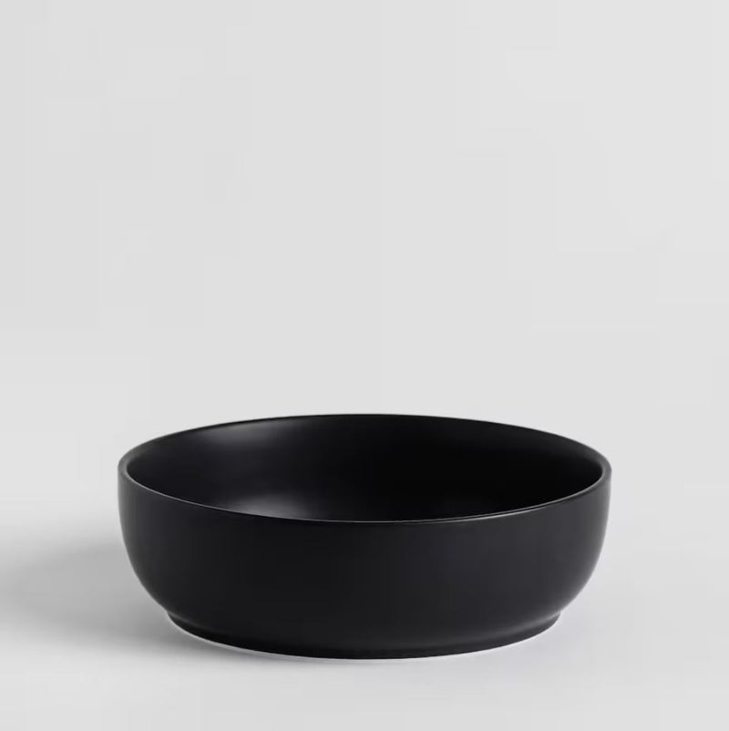 Čierna misa z tvrdeného porcelánu.