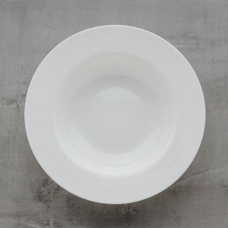 Biely porcelánový hlboký tanier.