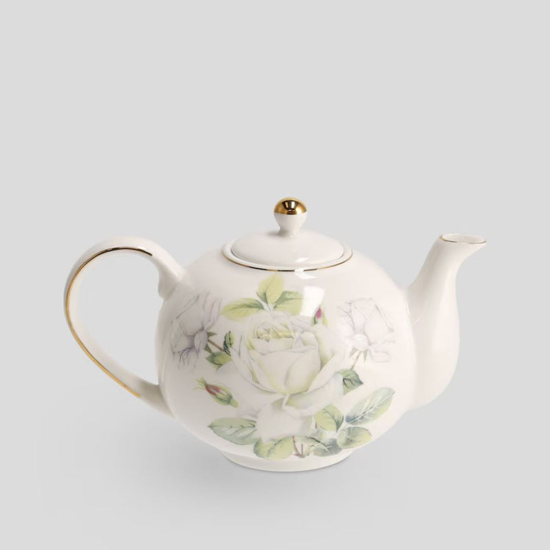 Biely porcelánový čajník s kvetovým motívom. 